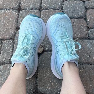 ASICS Kayano Runners, sz 7.5 - Like New